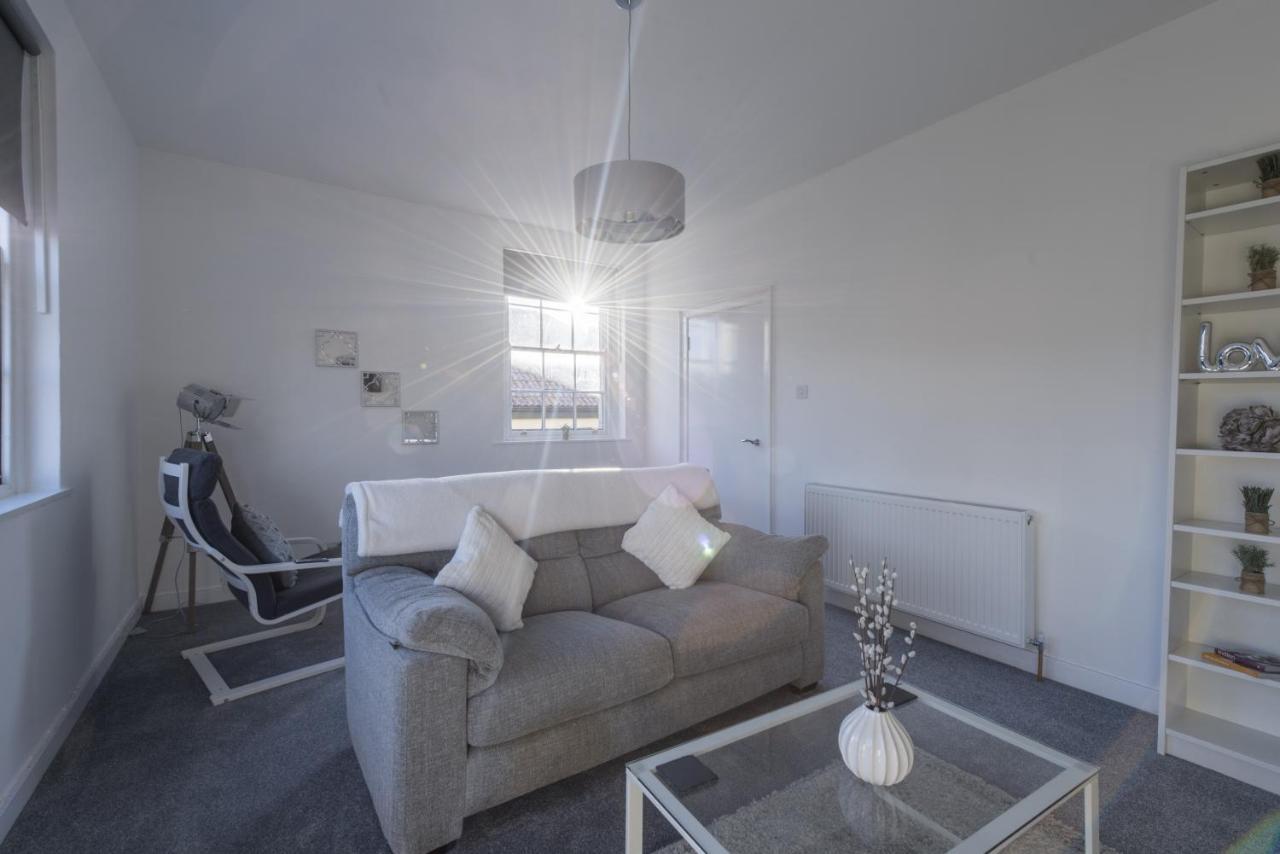 Luxe Maisonette- Parking, 4K Tvs, Leds, Local Snacks And More! Bath Exterior photo