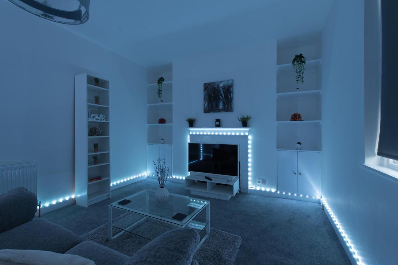 Luxe Maisonette- Parking, 4K Tvs, Leds, Local Snacks And More! Bath Exterior photo